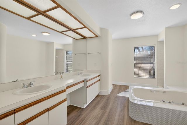 1741 SHADY LEAF DRIVE, Valrico, FL 33596