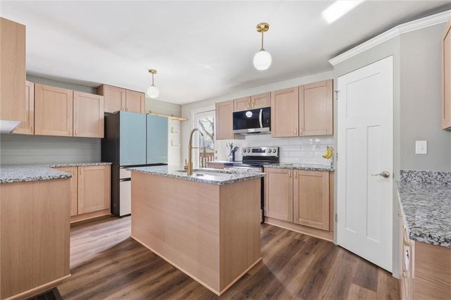 930 W 7th Street, Leavenworth, KS 66048