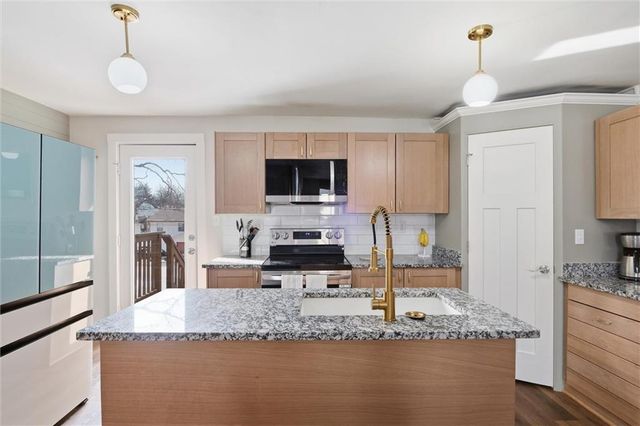 930 W 7th Street, Leavenworth, KS 66048