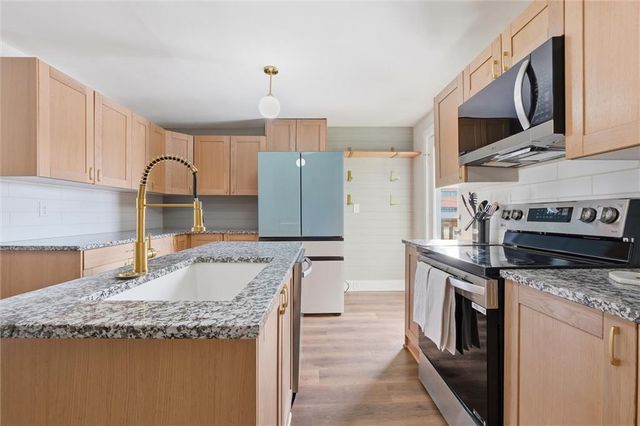 930 W 7th Street, Leavenworth, KS 66048