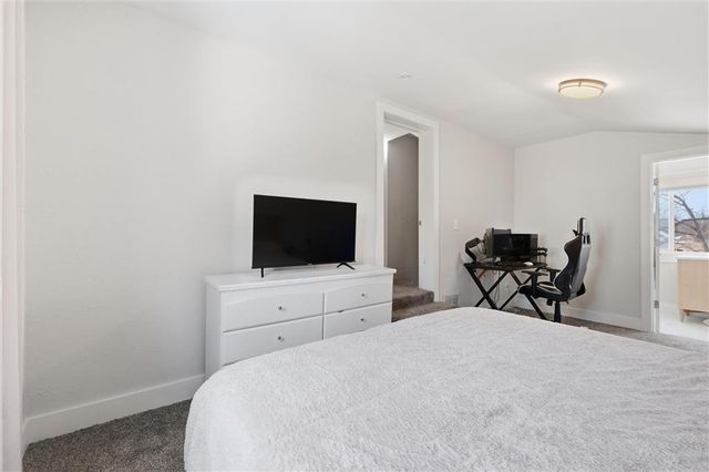 930 W 7th Street, Leavenworth, KS 66048