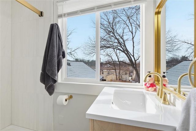 930 W 7th Street, Leavenworth, KS 66048