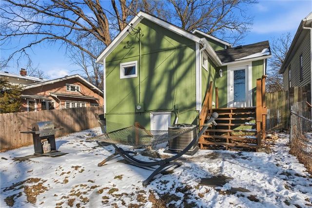 930 W 7th Street, Leavenworth, KS 66048