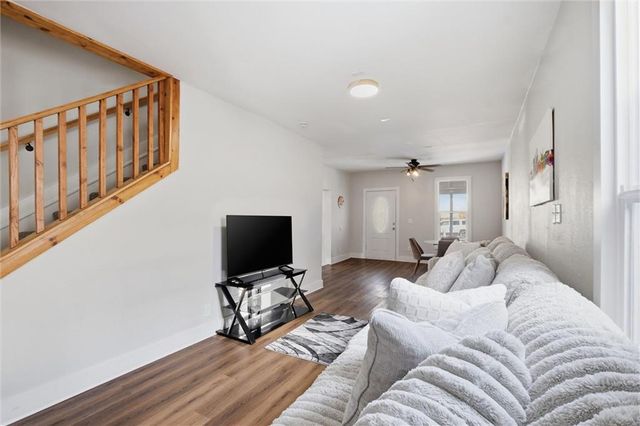 930 W 7th Street, Leavenworth, KS 66048