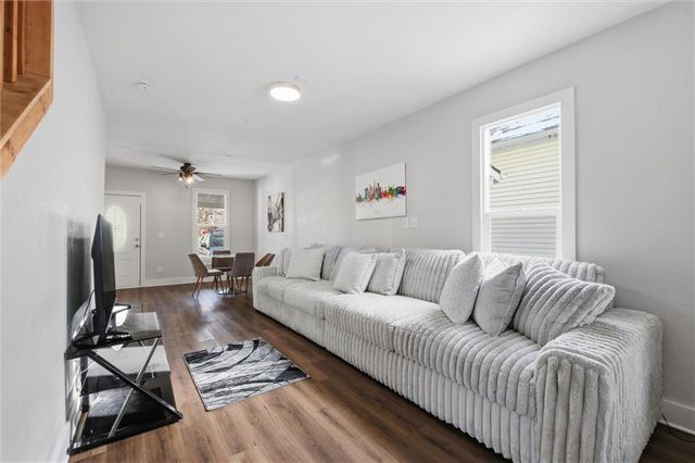 930 W 7th Street, Leavenworth, KS 66048