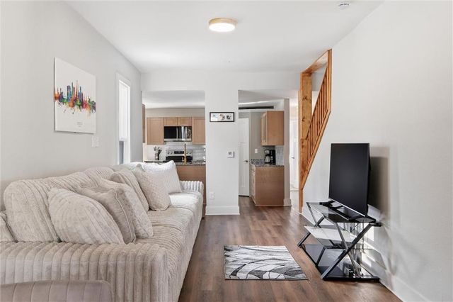 930 W 7th Street, Leavenworth, KS 66048