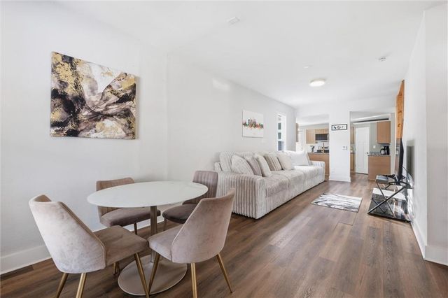 930 W 7th Street, Leavenworth, KS 66048