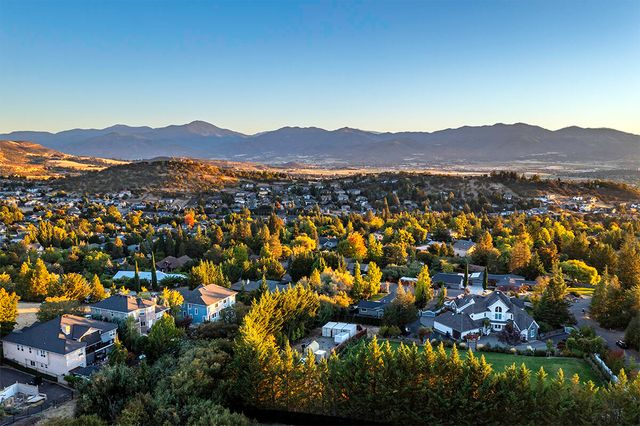 4506 Pinnacle Drive, Medford, OR 97504