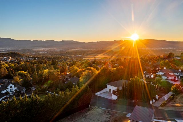 4506 Pinnacle Drive, Medford, OR 97504