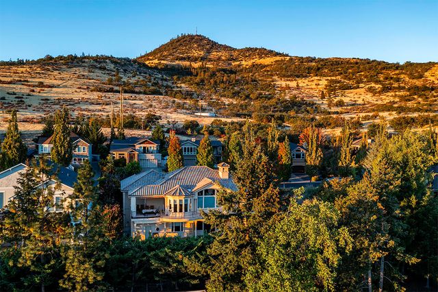 4506 Pinnacle Drive, Medford, OR 97504