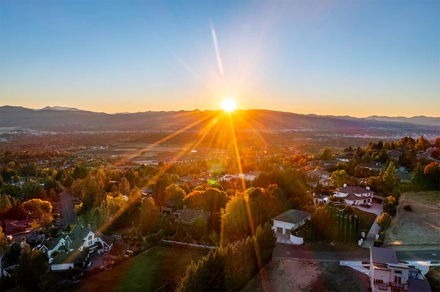 4506 Pinnacle Drive, Medford, OR 97504