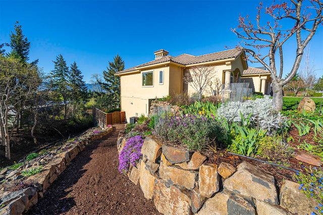 4506 Pinnacle Drive, Medford, OR 97504