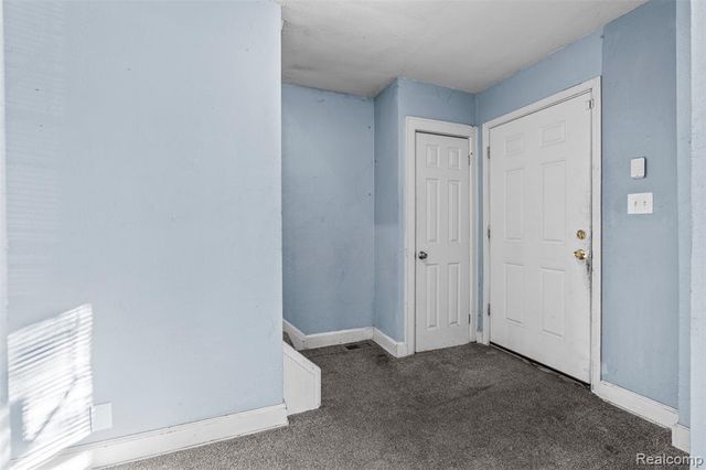 9137 Meyers Road, Detroit, MI 48228