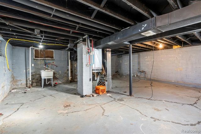 9137 Meyers Road, Detroit, MI 48228