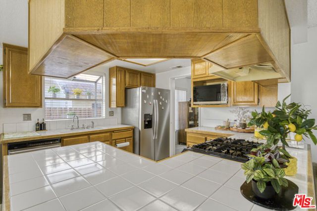 37443 Yorkshire Drive, Palmdale, CA 93550