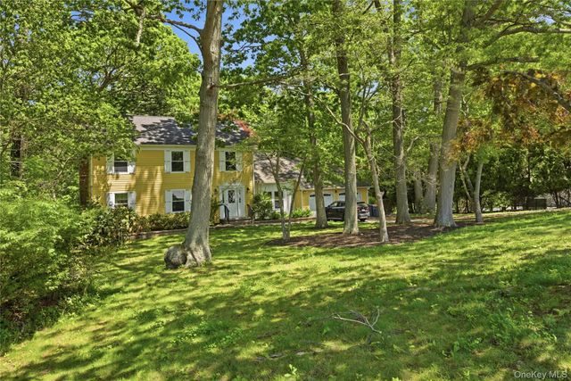 23 Abbey Lane, Setauket, NY 11733