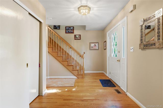 23 Abbey Lane, Setauket, NY 11733