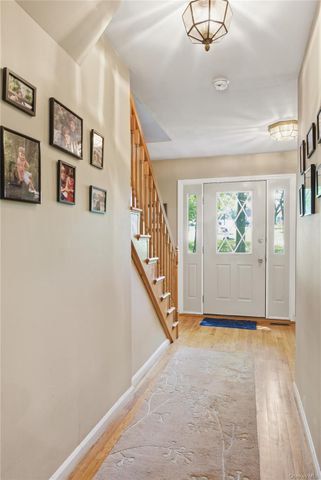 23 Abbey Lane, Setauket, NY 11733