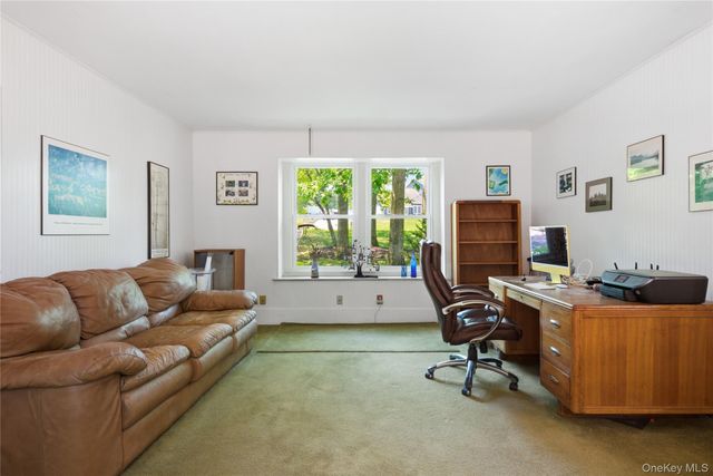 23 Abbey Lane, Setauket, NY 11733
