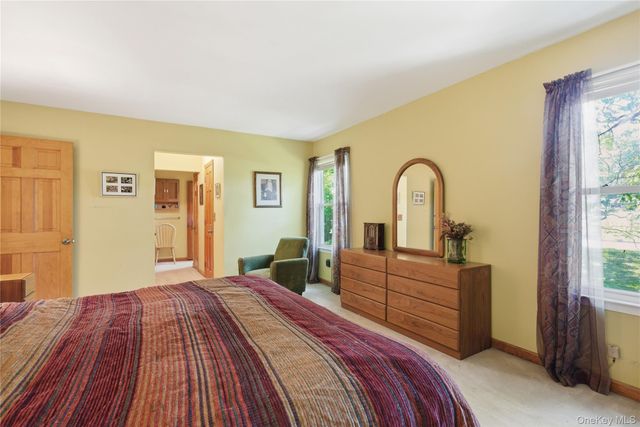 23 Abbey Lane, Setauket, NY 11733