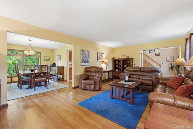 23 Abbey Lane, Setauket, NY 11733