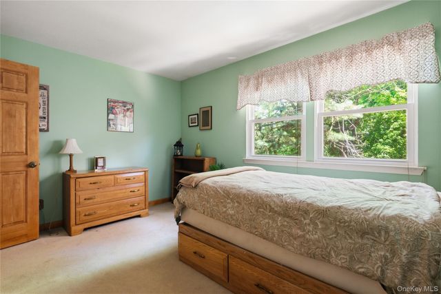 23 Abbey Lane, Setauket, NY 11733
