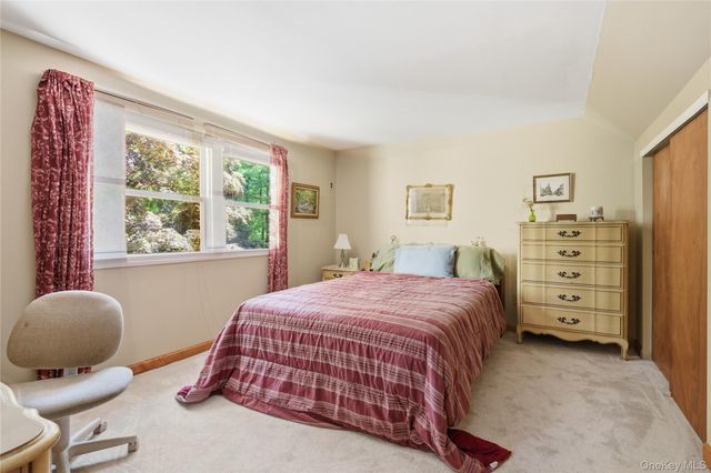 23 Abbey Lane, Setauket, NY 11733