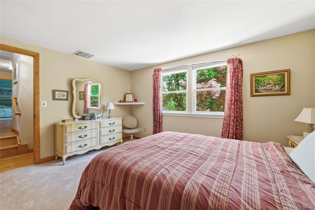 23 Abbey Lane, Setauket, NY 11733