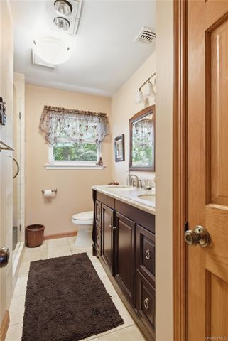 23 Abbey Lane, Setauket, NY 11733