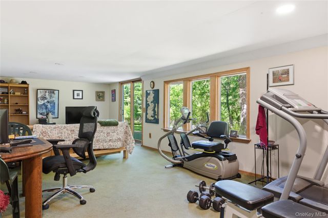 23 Abbey Lane, Setauket, NY 11733