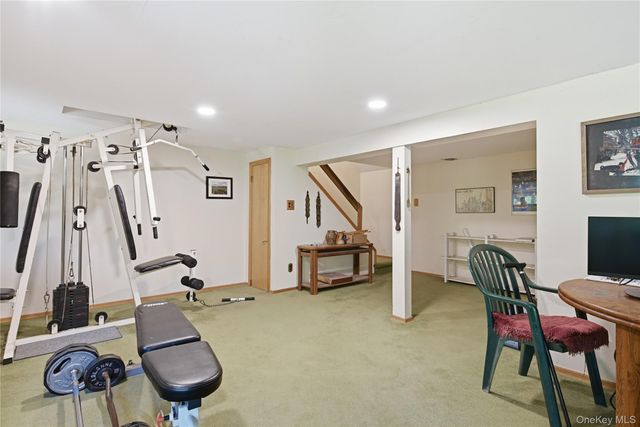 23 Abbey Lane, Setauket, NY 11733