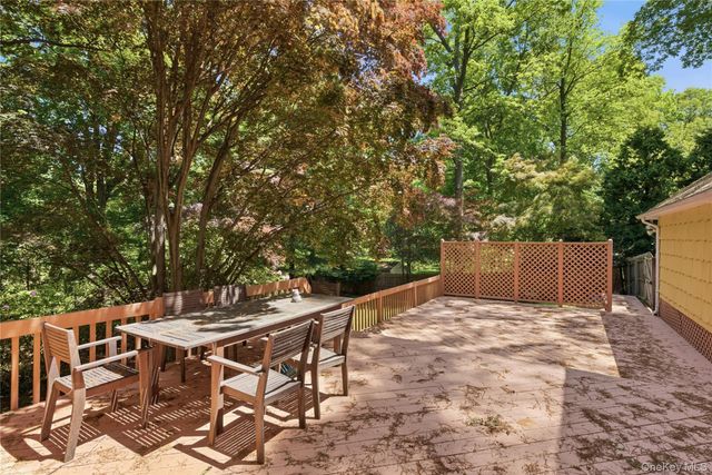 23 Abbey Lane, Setauket, NY 11733