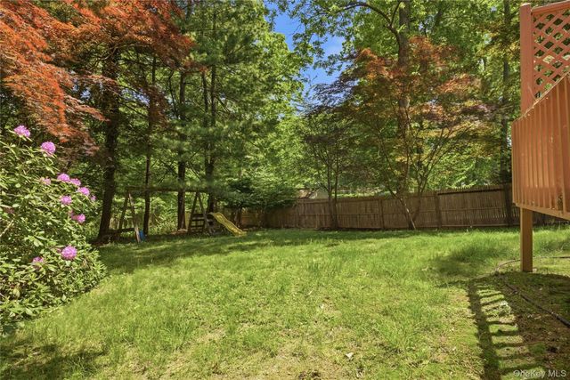 23 Abbey Lane, Setauket, NY 11733