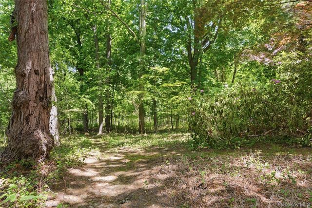 23 Abbey Lane, Setauket, NY 11733