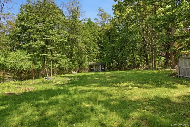 23 Abbey Lane, Setauket, NY 11733