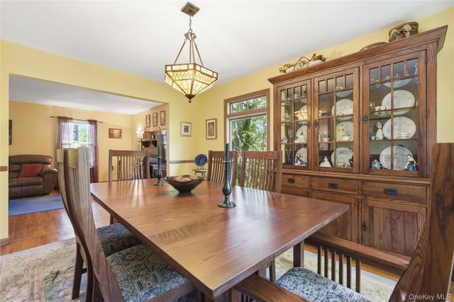 23 Abbey Lane, Setauket, NY 11733