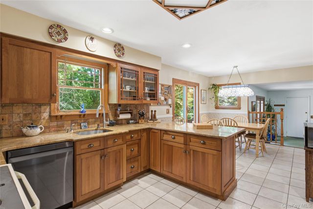 23 Abbey Lane, Setauket, NY 11733