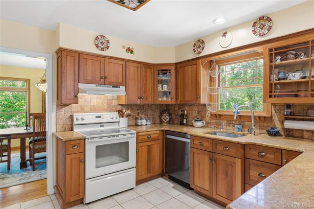 23 Abbey Lane, Setauket, NY 11733
