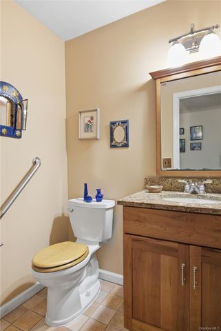 23 Abbey Lane, Setauket, NY 11733