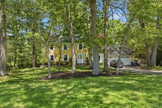 23 Abbey Lane, Setauket, NY 11733