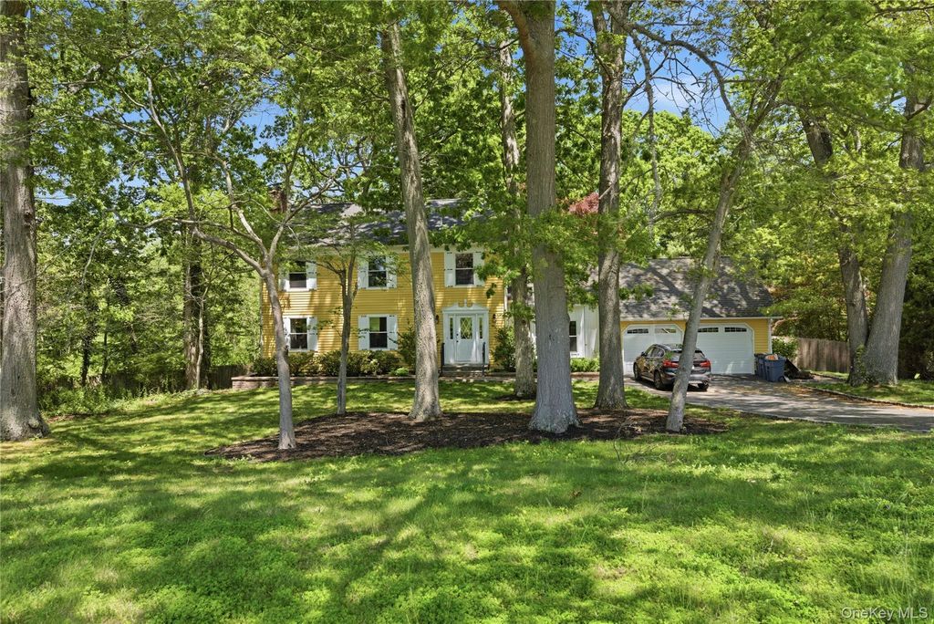 23 Abbey Lane, Setauket, NY 11733