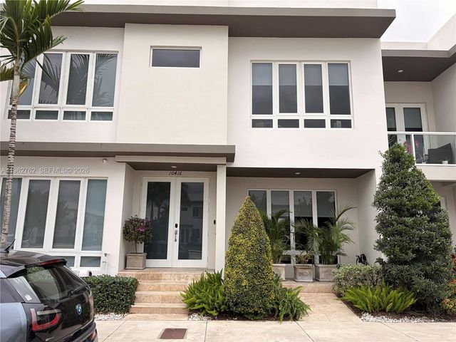 10416 NW 66th St, Doral, FL 33178