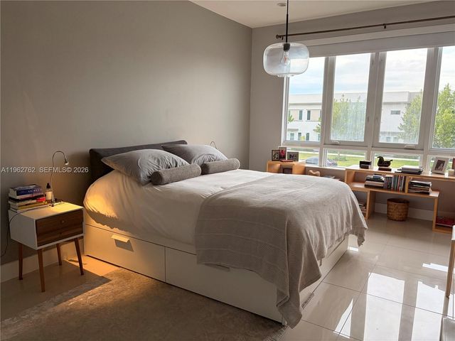 10416 NW 66th St, Doral, FL 33178