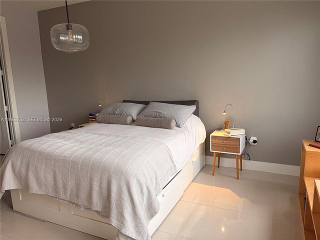 10416 NW 66th St, Doral, FL 33178