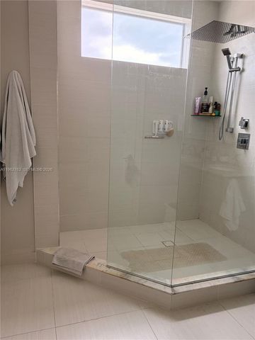 10416 NW 66th St, Doral, FL 33178