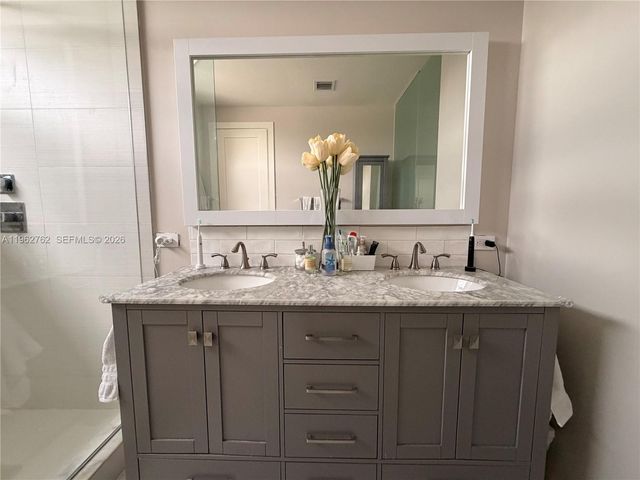 10416 NW 66th St, Doral, FL 33178