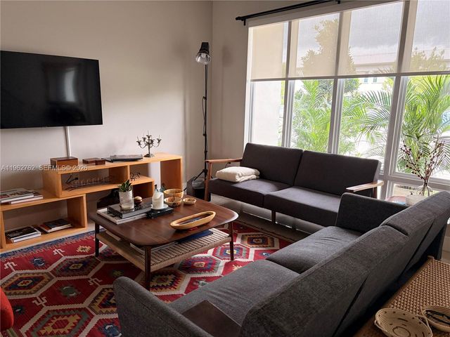 10416 NW 66th St, Doral, FL 33178