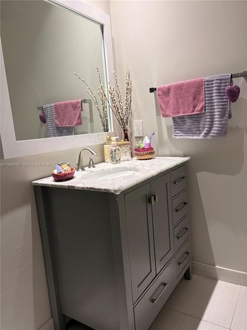 10416 NW 66th St, Doral, FL 33178