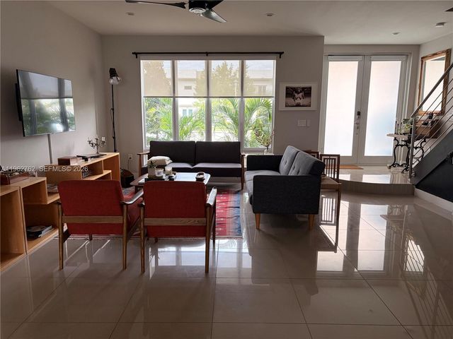 10416 NW 66th St, Doral, FL 33178