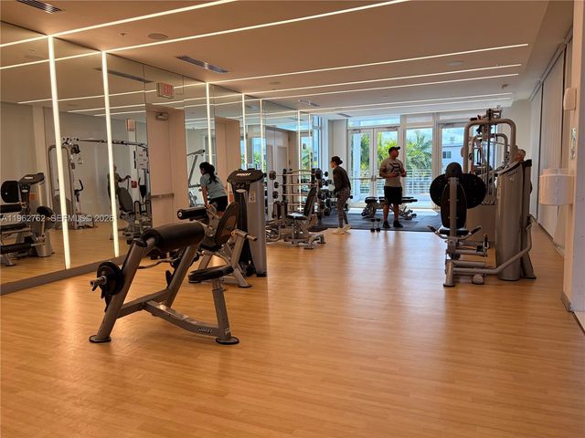 10416 NW 66th St, Doral, FL 33178